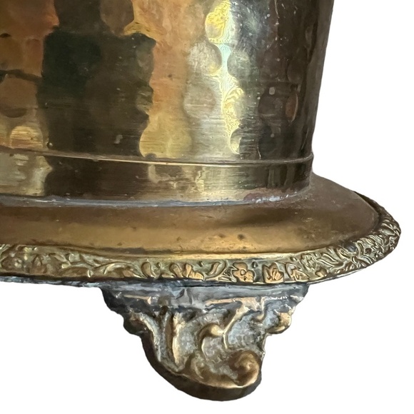 Vintage Mid-Century Modern Brass acorn finials and ornate feet Ice Bucket - Picture 7 of 8
